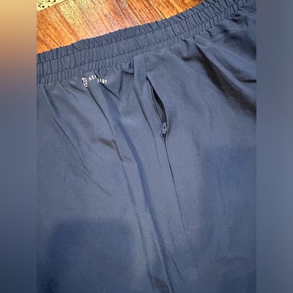 NWT! ADIDAS Mens AEROREADY DESIGNED FOR MOVEMENT SHORTS 7" Legend Ink - Picture 8 of 9